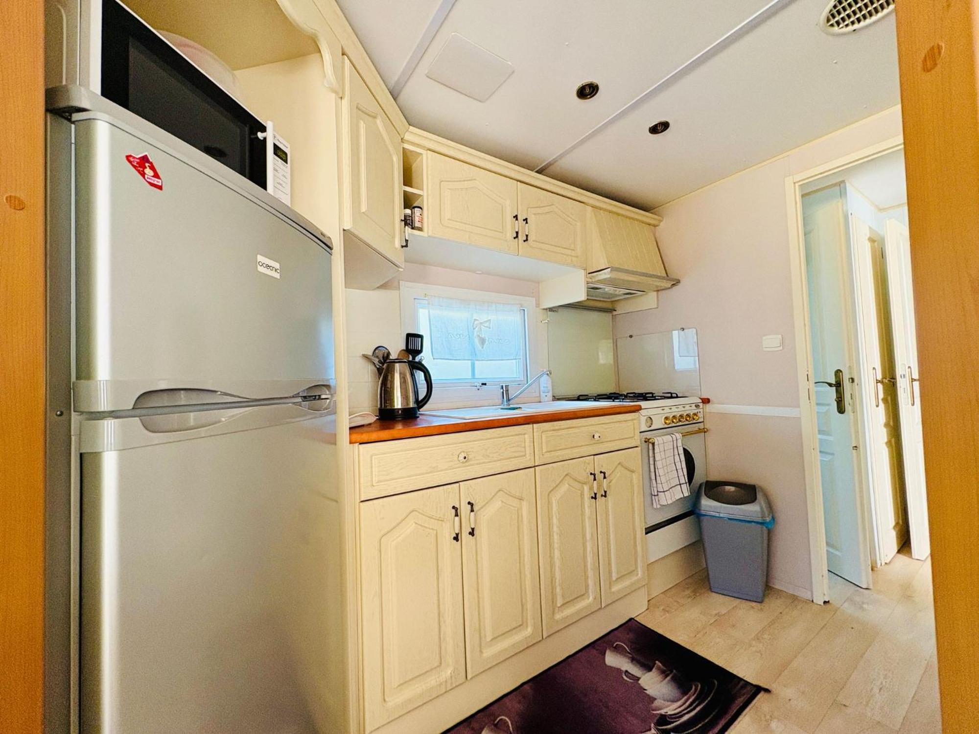 Mobil'Home Climatise Terrain Prive Proche Du Zoo De La Palmyre Les Mathes Exterior photo